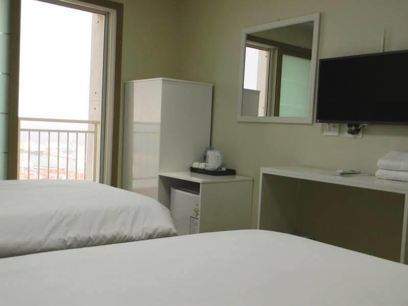 Sims Hotel Jeju Exterior foto