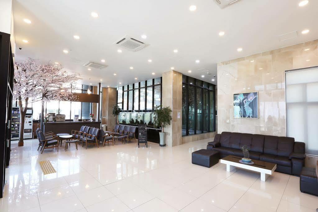 Sims Hotel Jeju Exterior foto